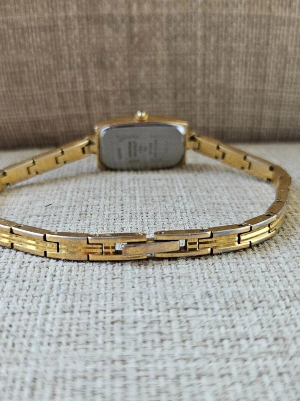 Vintage Waltham Women Wristwatch Gold Tone Analog Quartz Wrist Watch Japan - Picture 4 of 10